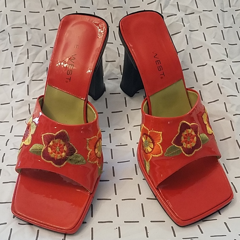Nine West Patent Leather Embroidered Heel Sz. 6